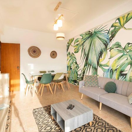 Cozy Apartment In Central Almada W Swing Chairs Exterior foto
