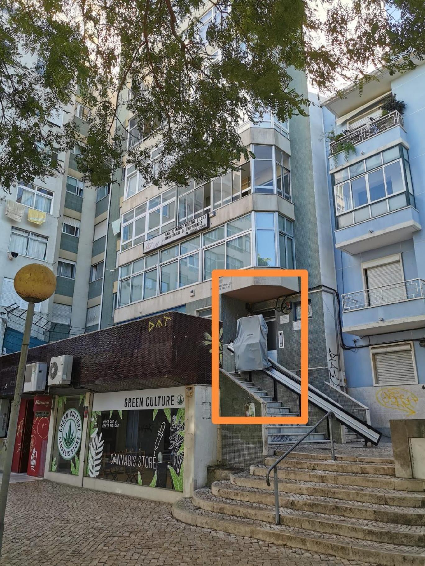 Cozy Apartment In Central Almada W Swing Chairs Exterior foto